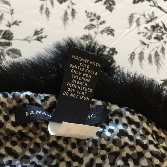 Banana Republic Black Faux Fur Scarf - Picture 7 of 7